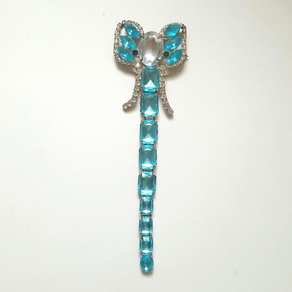 Gorgeous Dangling Elephant Brooch